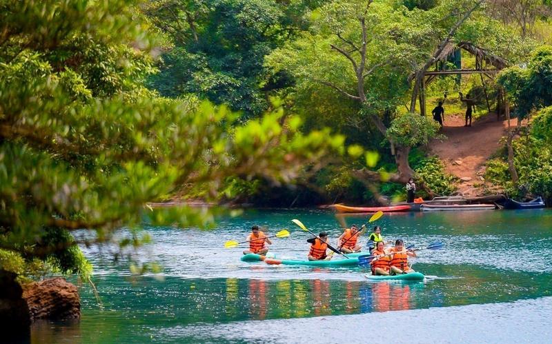 Kayaking 4.5km at Phong Nha Cave (1)